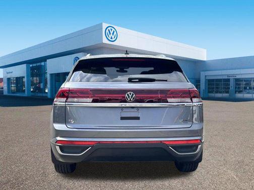 Platinum Gray Metallic 2024 Volkswagen Atlas Cross Sport 2.0T SE