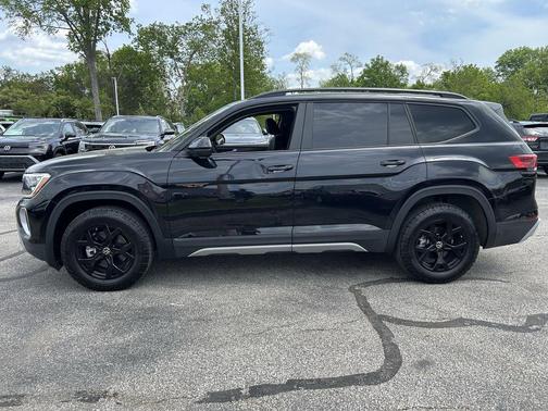 Deep Black Pearl 2025 Volkswagen Atlas 2.0T Peak Edition