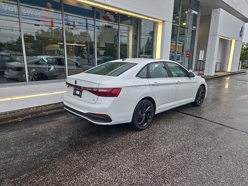 Opal White Pearl 2026 Volkswagen Jetta 1.4T SE