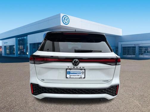 Opal White Pearl 2026 Volkswagen Tiguan 2.0T SE R-Line Black 4MOTION