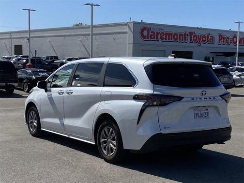 2025 Toyota Sienna XLE