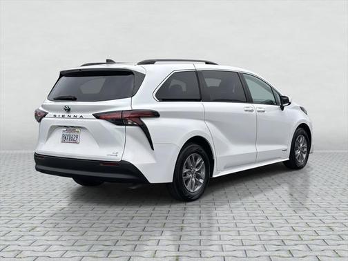 2021 Toyota Sienna LE