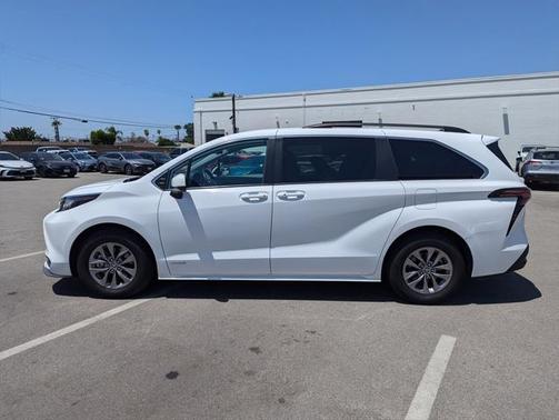 2021 Toyota Sienna LE