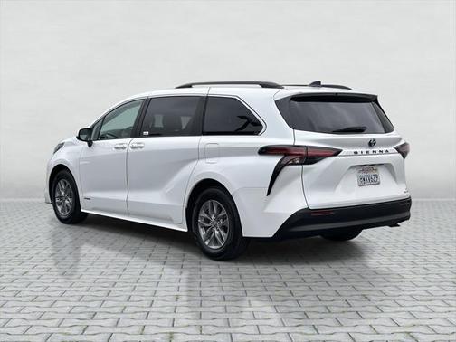 2021 Toyota Sienna LE
