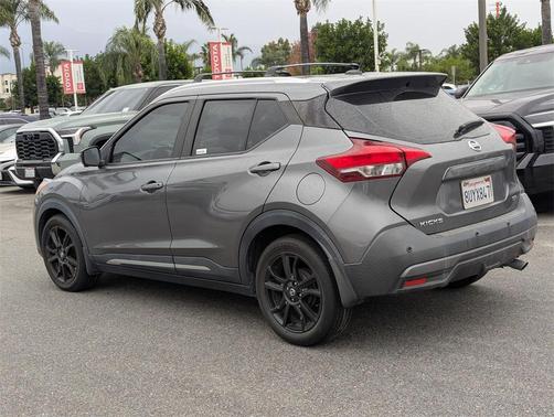 2020 Nissan Kicks SR