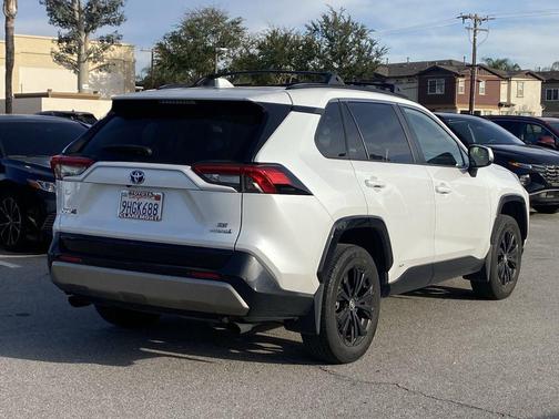 2023 Toyota RAV4 Hybrid SE