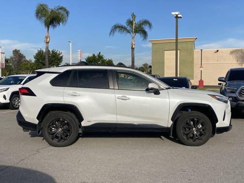2023 Toyota RAV4 Hybrid SE