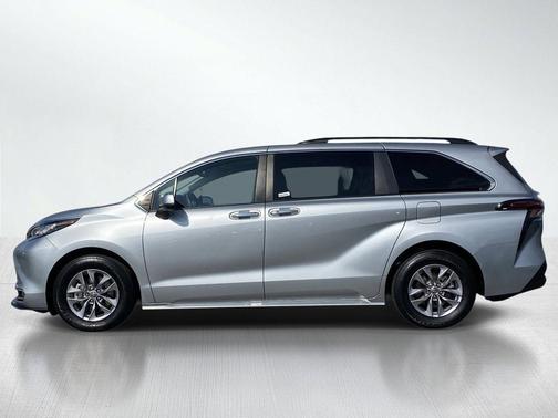 Celestial Silver Metallic 2023 Toyota Sienna XLE