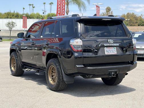Midnight Black Metallic 2022 Toyota 4Runner SR5 Premium