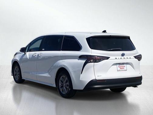 2025 Toyota Sienna LE