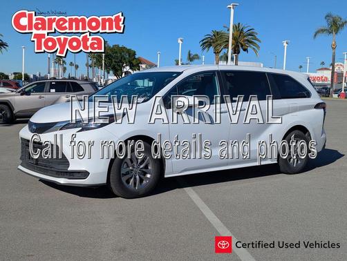 2025 Toyota Sienna LE