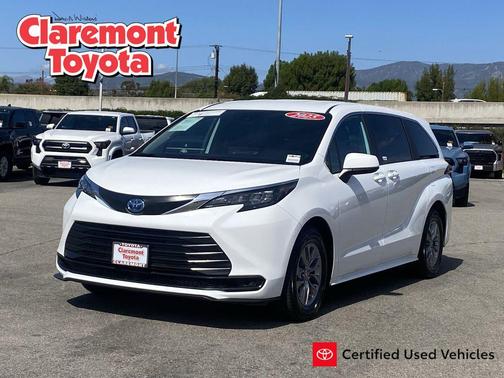 2025 Toyota Sienna LE