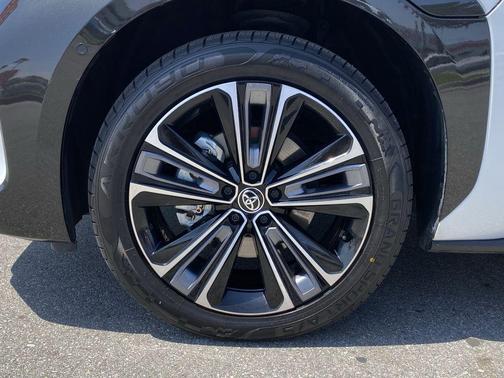 Wind Chill Pearl w/Black Roof 2024 Toyota bZ4X Limited