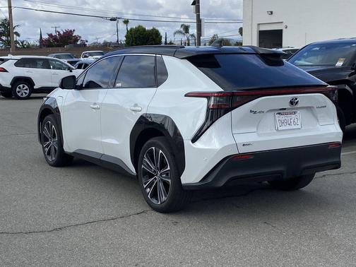 Wind Chill Pearl w/Black Roof 2024 Toyota bZ4X Limited