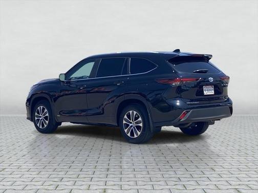2024 Toyota Highlander Hybrid XLE