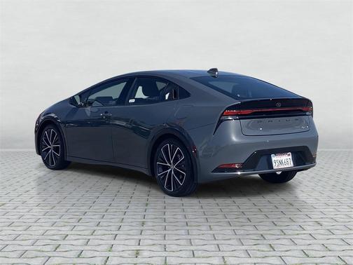 2025 Toyota Prius XLE