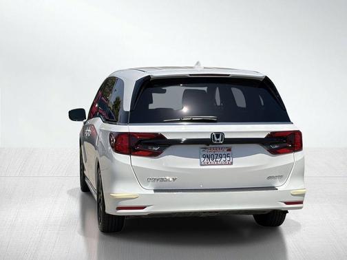 Platinum White Pearl 2024 Honda Odyssey Sport