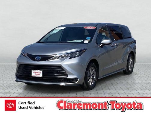 2025 Toyota Sienna LE