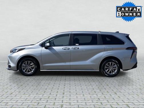 2025 Toyota Sienna LE