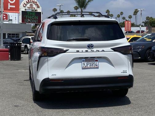 Wind Chill Pearl 2024 Toyota Sienna XLE