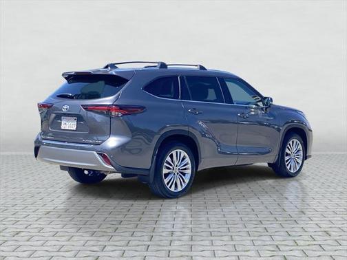 2024 Toyota Highlander Platinum