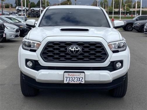 Photo 2 of 12 of 2020 Toyota Tacoma TRD Sport