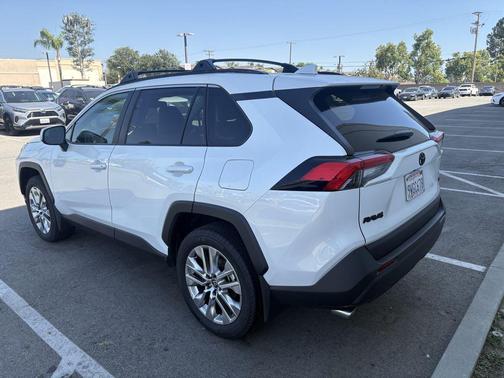 Wind Chill Pearl 2025 Toyota RAV4 XLE Premium