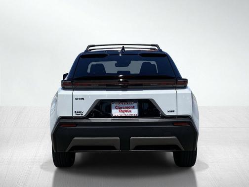 Wind Chill Pearl w/Midnight Black Metallic Roof 2026 Toyota C-HR XSE