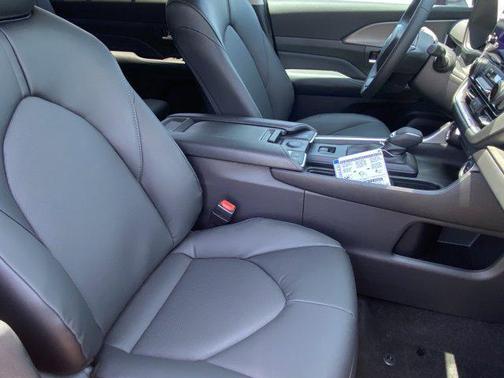 2025 Toyota Grand Highlander Hybrid XLE