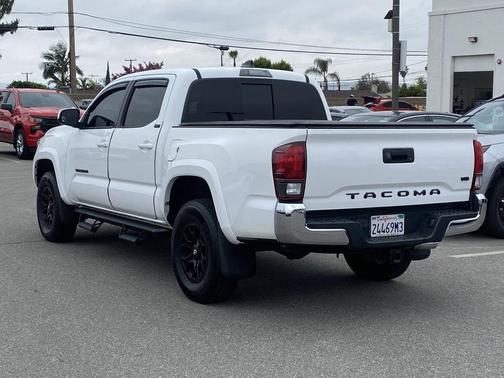 White 2022 Toyota Tacoma SR5