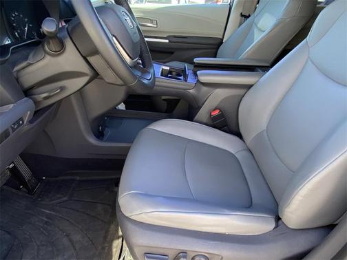 2021 Toyota Sienna XLE 8 Passenger