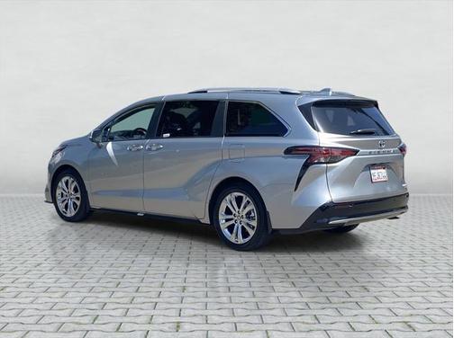 2023 Toyota Sienna Platinum 7 Passenger