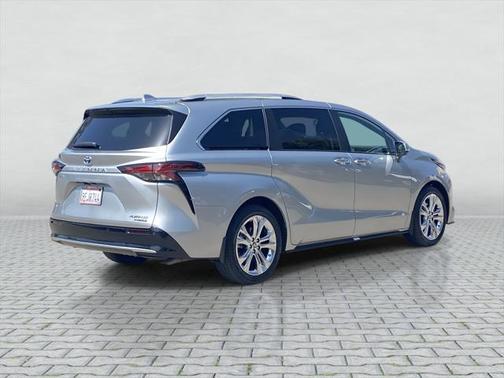 2023 Toyota Sienna Platinum 7 Passenger