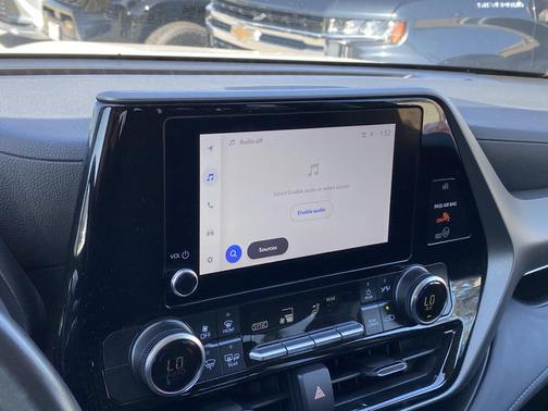 'WHITE' 2025 Toyota Highlander LE
