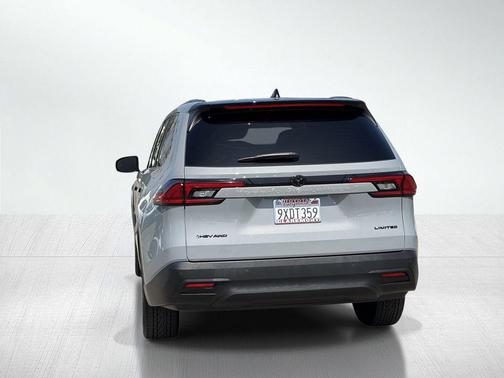 Cement 2025 Toyota Grand Highlander Hybrid Nightshade Edition