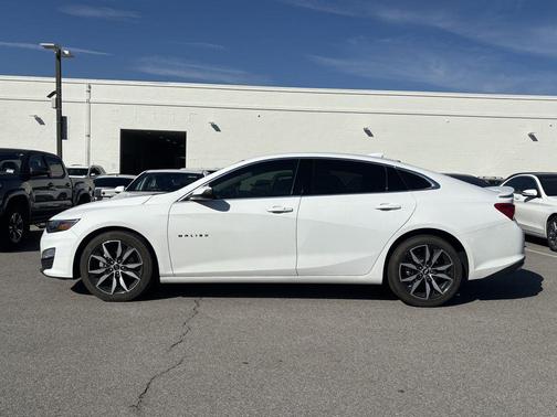 Summit White 2022 Chevrolet Malibu FWD RS