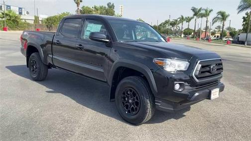 Photo 3 of 22 of 2023 Toyota Tacoma SR5