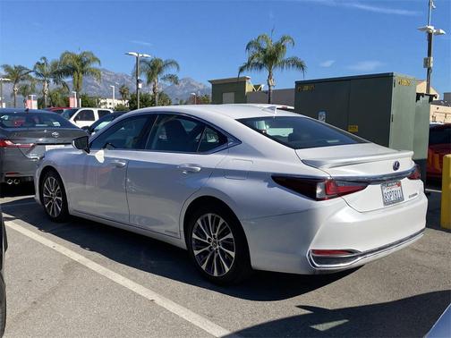 2020 Lexus ES 300h Base