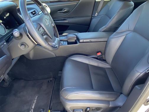 2020 Lexus ES 300h Base