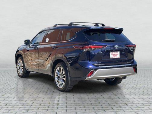 2025 Toyota Highlander Hybrid Platinum