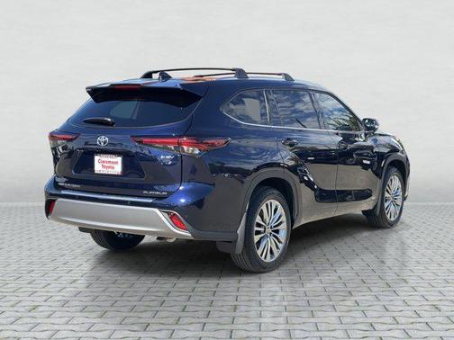 2025 Toyota Highlander Hybrid Platinum