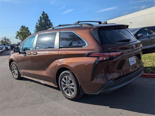 2021 Toyota Sienna XLE