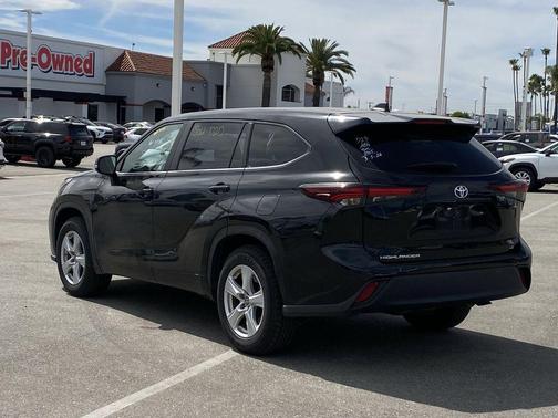 2024 Toyota Highlander LE