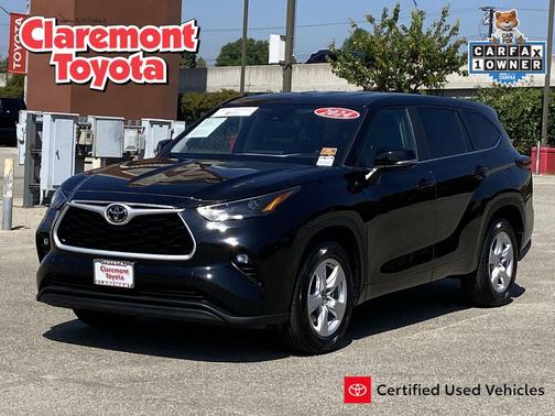 Midnight Black Metallic 2024 Toyota Highlander LE