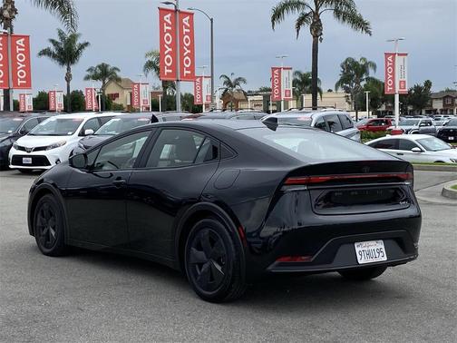 2025 Toyota Prius LE