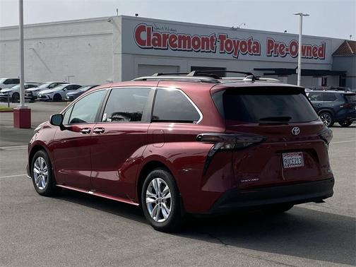2025 Toyota Sienna XLE