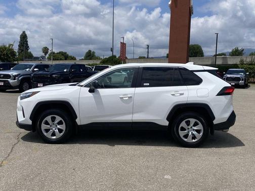 Ice 2025 Toyota RAV4 LE