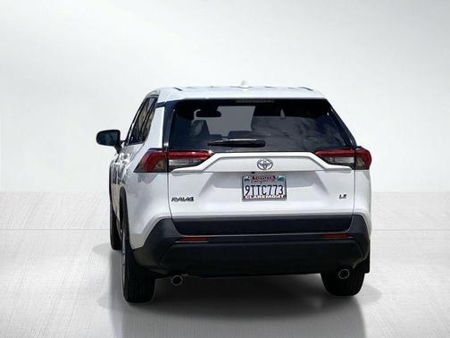 Ice 2025 Toyota RAV4 LE