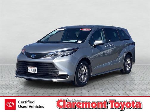 2022 Toyota Sienna LE