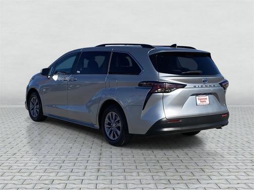 2024 Toyota Sienna LE